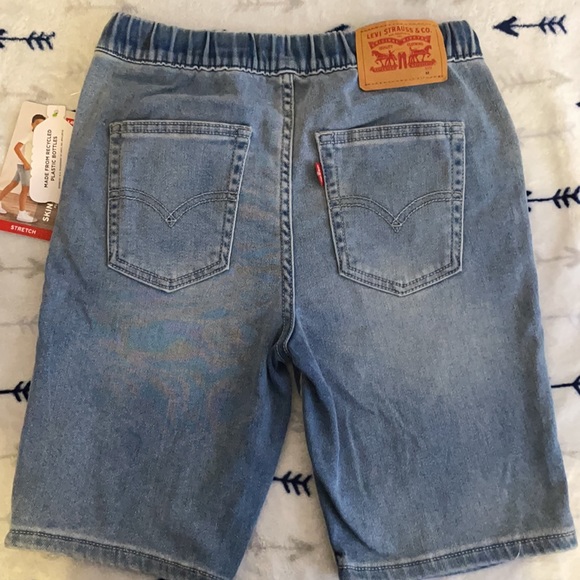 Levi shorts - Picture 2 of 3